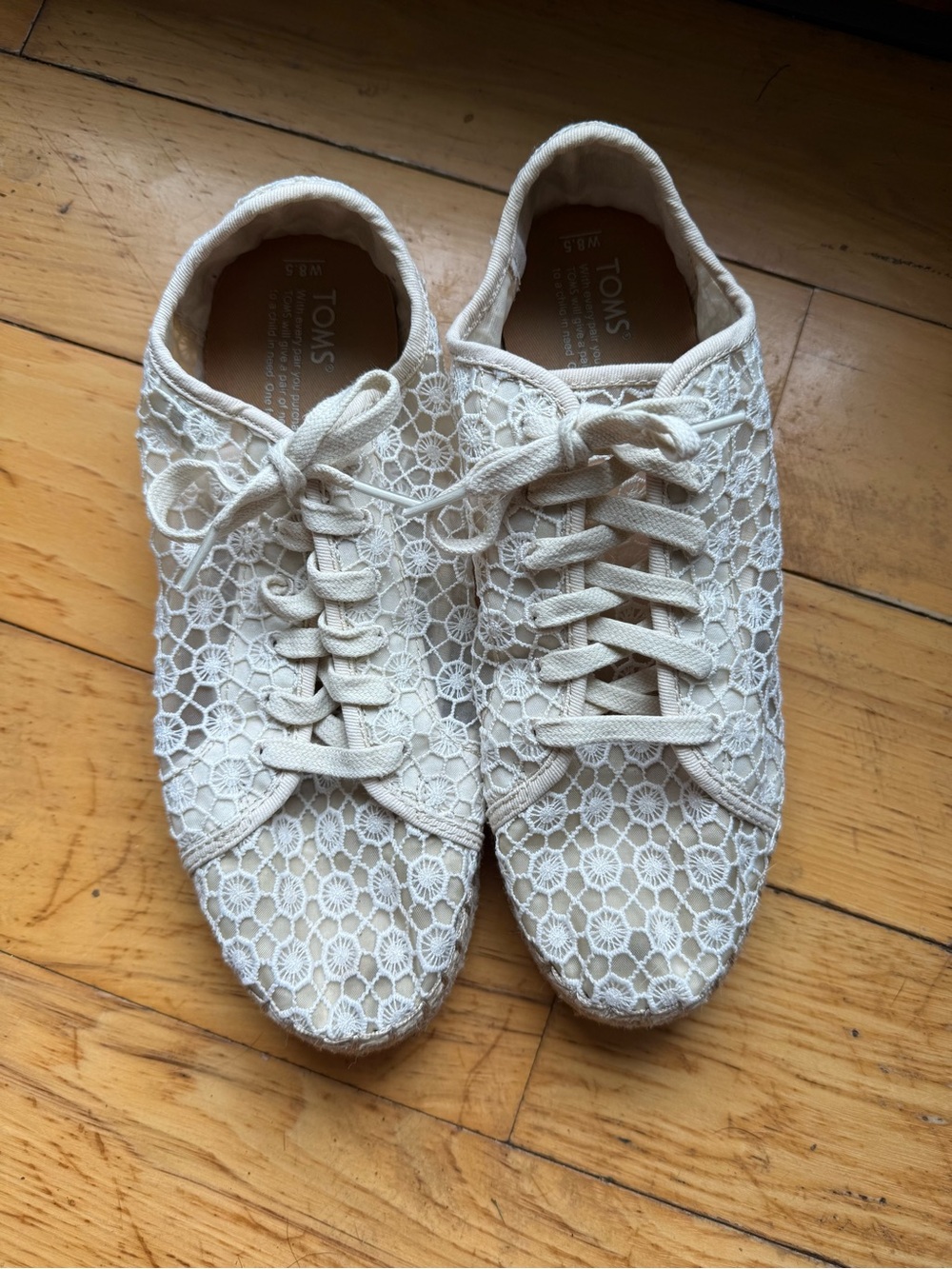 TOMS Women's Cream Crochet Lace Sneakers